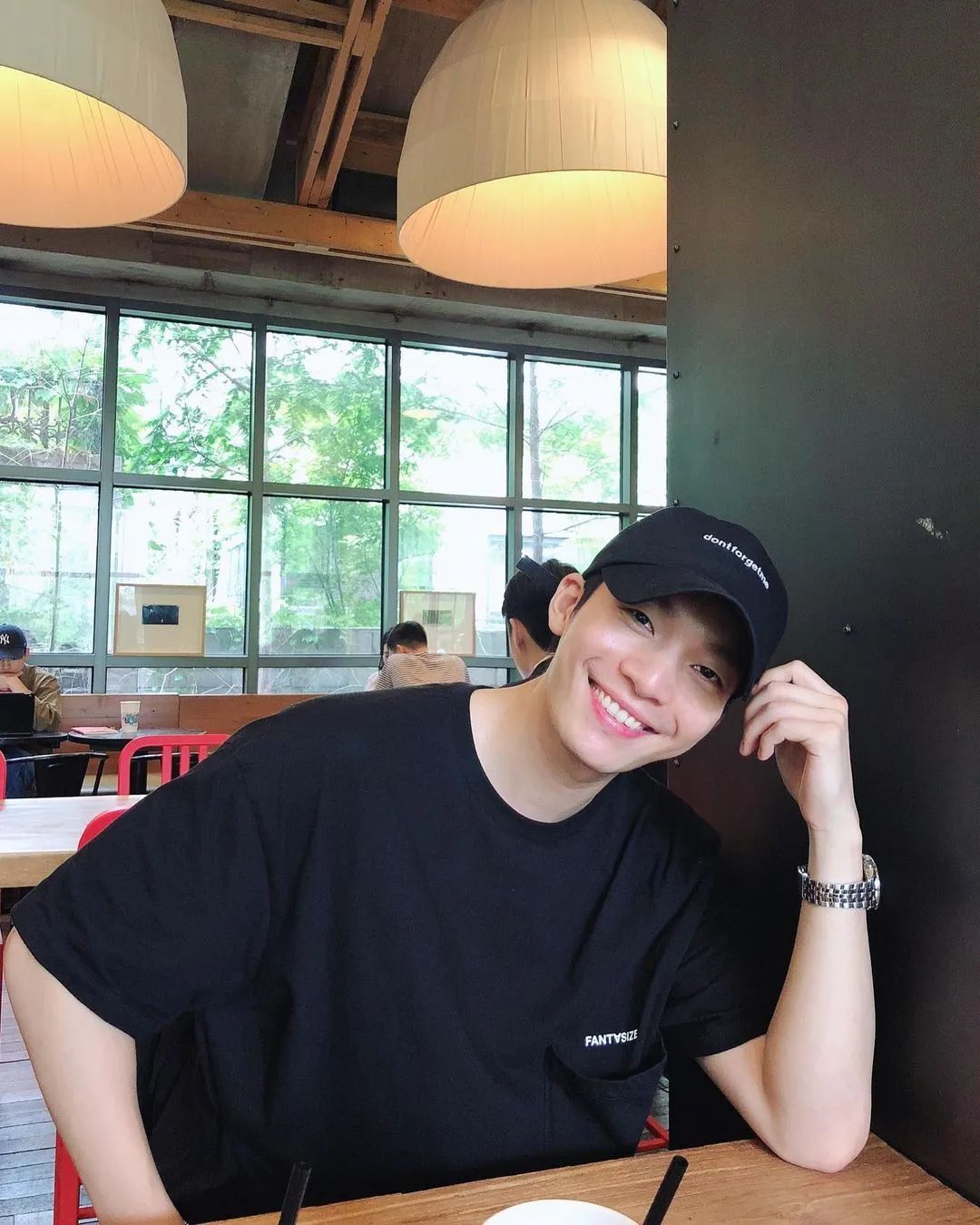 《鱿鱼游戏》让他迷倒无数少女!这样的男友风穿搭你可吗?休闲区蓝鸢梦想 - Www.slyday.coM 《鱿鱼游戏》让他迷倒无数少女!这样的男友风穿搭你可吗?休闲区蓝鸢梦想 - Www.slyday.coM