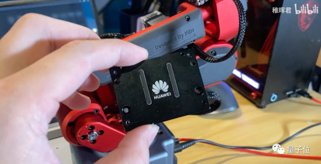 华为天才少年自制机械臂!能给葡萄缝针的那种,成本1万块,网友:能把脑子开源一下?休闲区蓝鸢梦想 - Www.slyday.coM 华为天才少年自制机械臂!能给葡萄缝针的那种,成本1万块,网友:能把脑子开源一下?休闲区蓝鸢梦想 - Www.slyday.coM