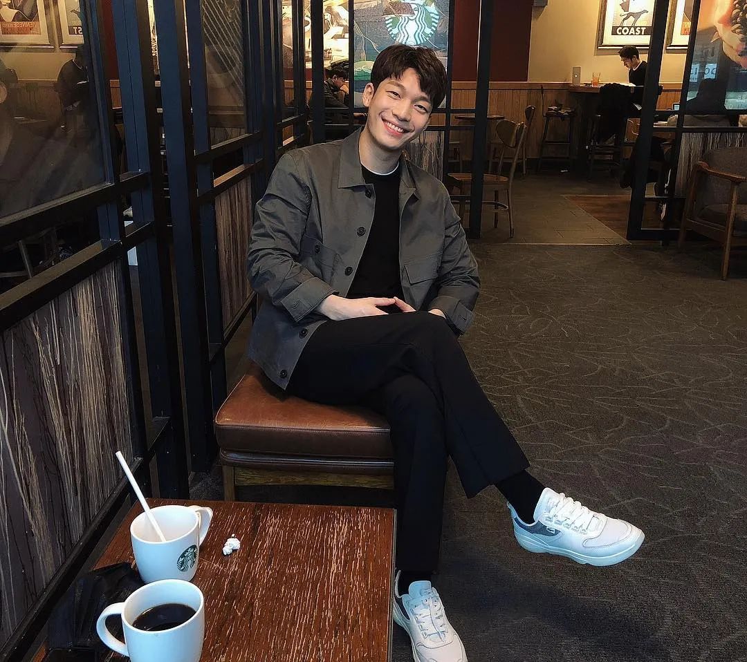 《鱿鱼游戏》让他迷倒无数少女!这样的男友风穿搭你可吗?休闲区蓝鸢梦想 - Www.slyday.coM 《鱿鱼游戏》让他迷倒无数少女!这样的男友风穿搭你可吗?休闲区蓝鸢梦想 - Www.slyday.coM