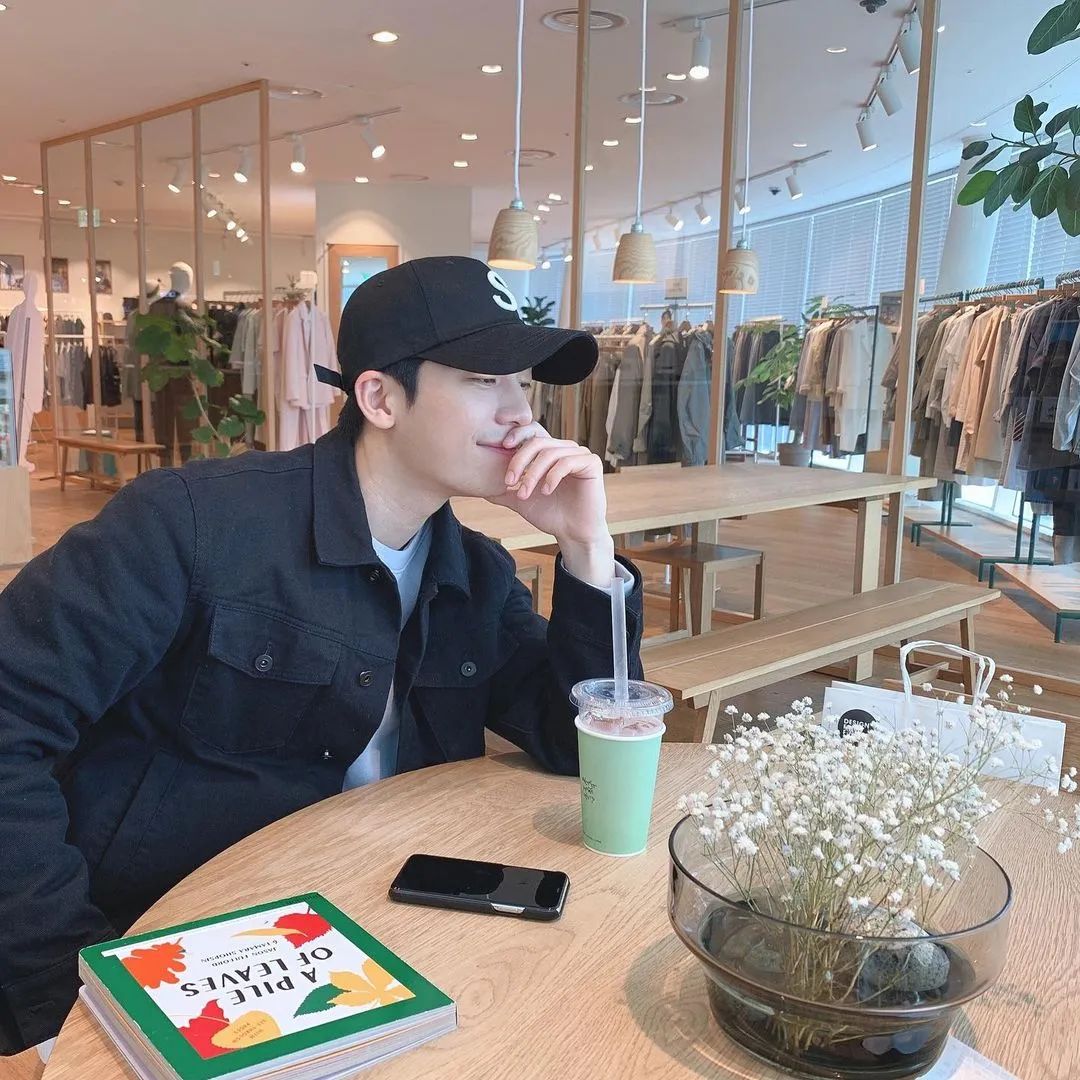 《鱿鱼游戏》让他迷倒无数少女!这样的男友风穿搭你可吗?休闲区蓝鸢梦想 - Www.slyday.coM 《鱿鱼游戏》让他迷倒无数少女!这样的男友风穿搭你可吗?休闲区蓝鸢梦想 - Www.slyday.coM