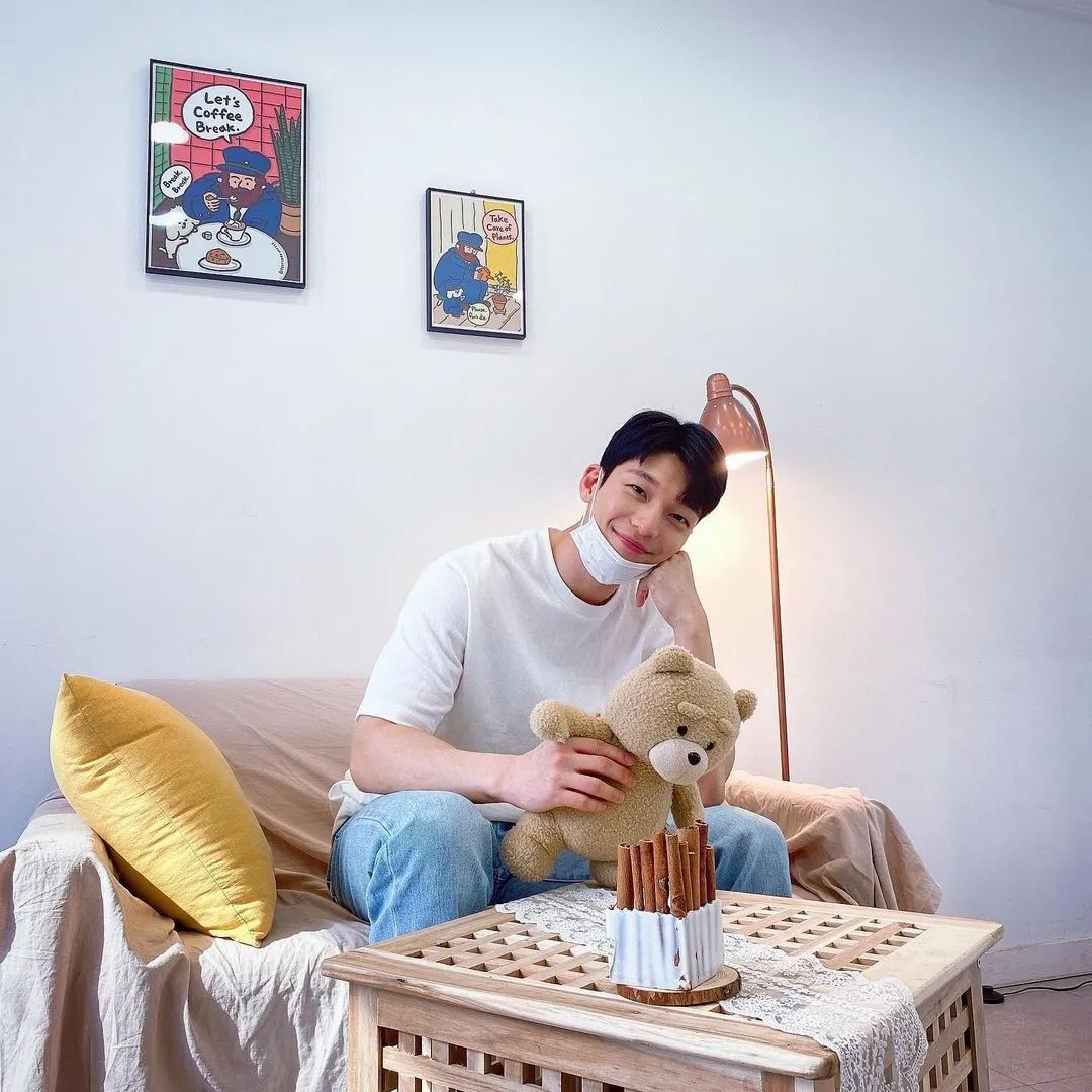 《鱿鱼游戏》让他迷倒无数少女!这样的男友风穿搭你可吗?休闲区蓝鸢梦想 - Www.slyday.coM 《鱿鱼游戏》让他迷倒无数少女!这样的男友风穿搭你可吗?休闲区蓝鸢梦想 - Www.slyday.coM