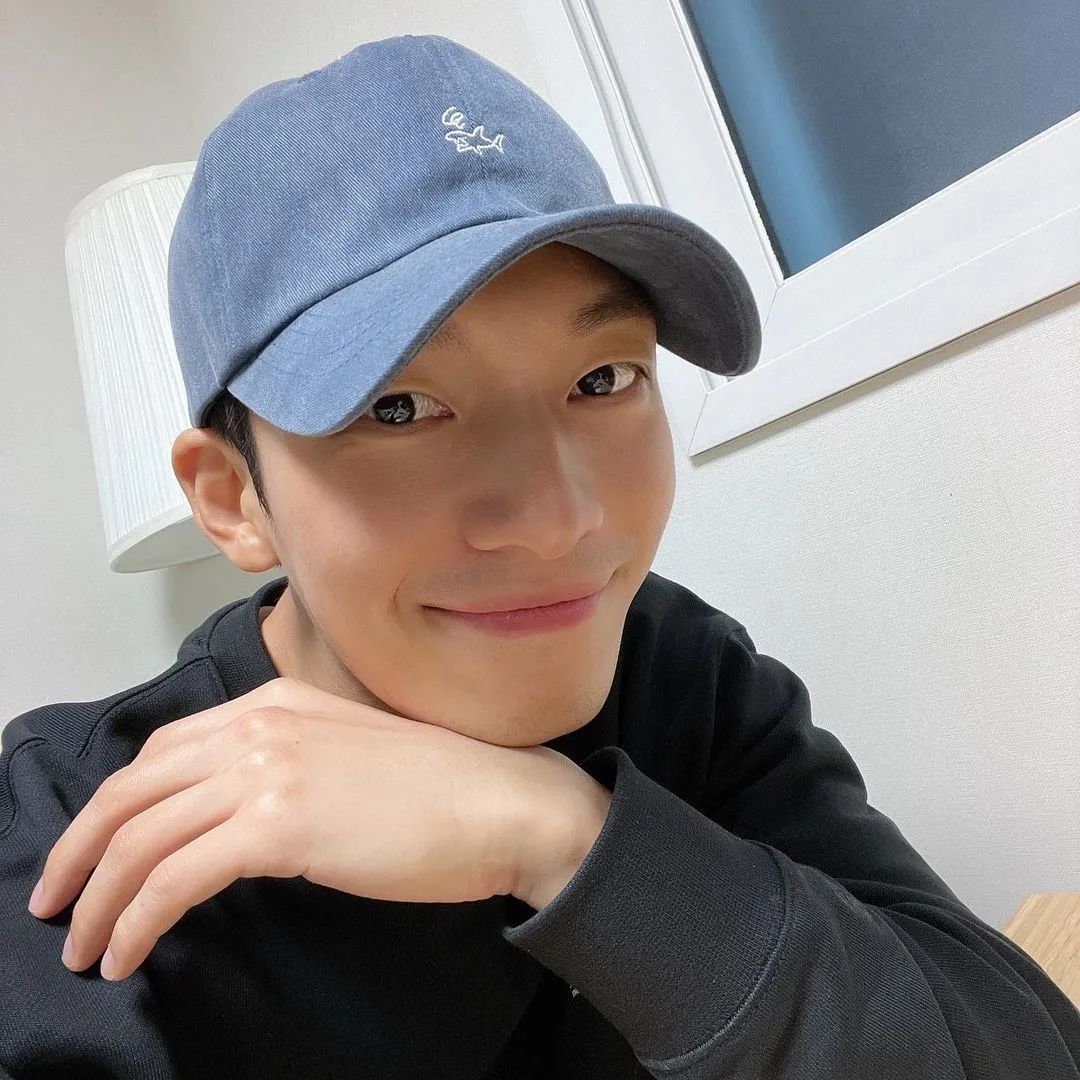 《鱿鱼游戏》让他迷倒无数少女!这样的男友风穿搭你可吗?休闲区蓝鸢梦想 - Www.slyday.coM 《鱿鱼游戏》让他迷倒无数少女!这样的男友风穿搭你可吗?休闲区蓝鸢梦想 - Www.slyday.coM