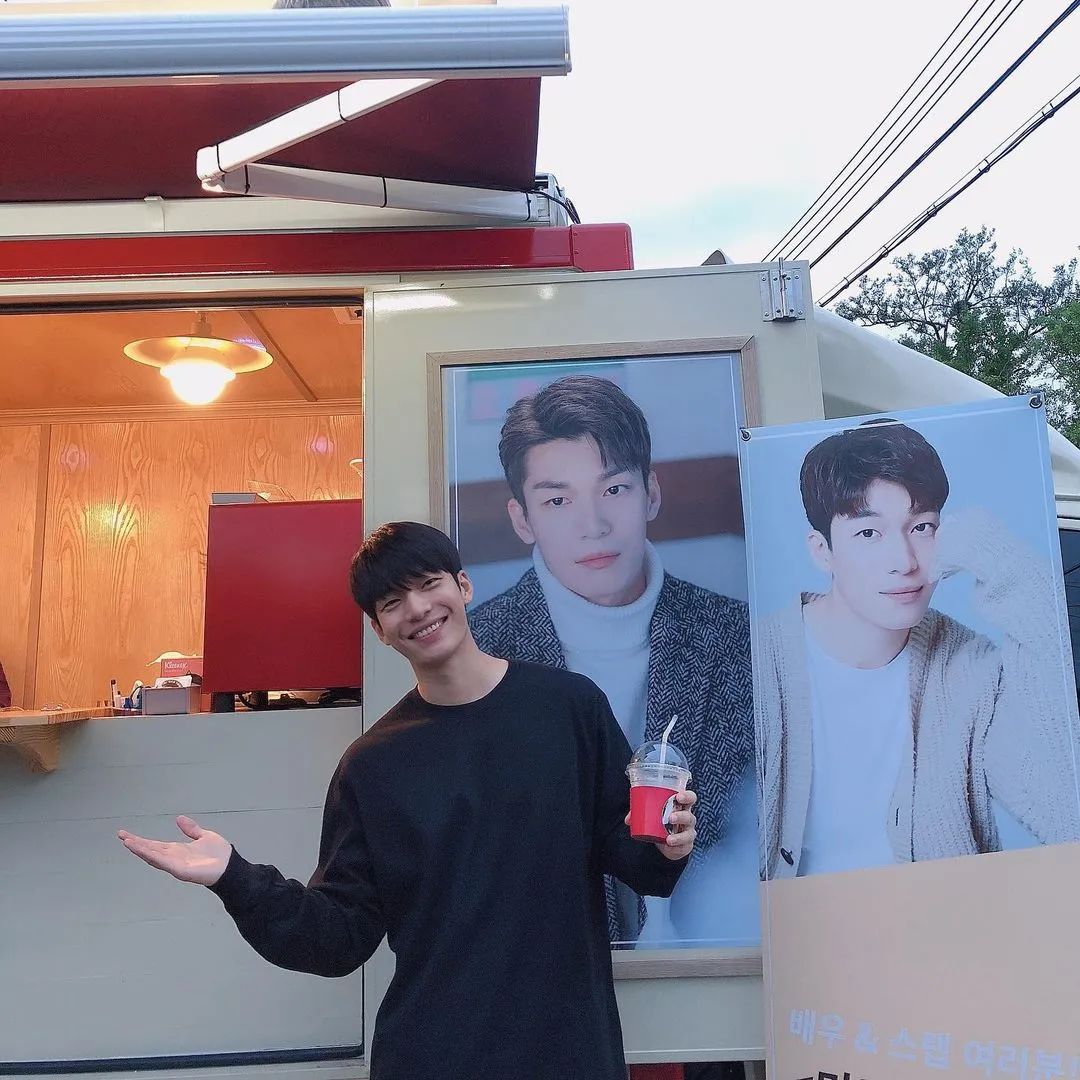 《鱿鱼游戏》让他迷倒无数少女!这样的男友风穿搭你可吗?休闲区蓝鸢梦想 - Www.slyday.coM 《鱿鱼游戏》让他迷倒无数少女!这样的男友风穿搭你可吗?休闲区蓝鸢梦想 - Www.slyday.coM