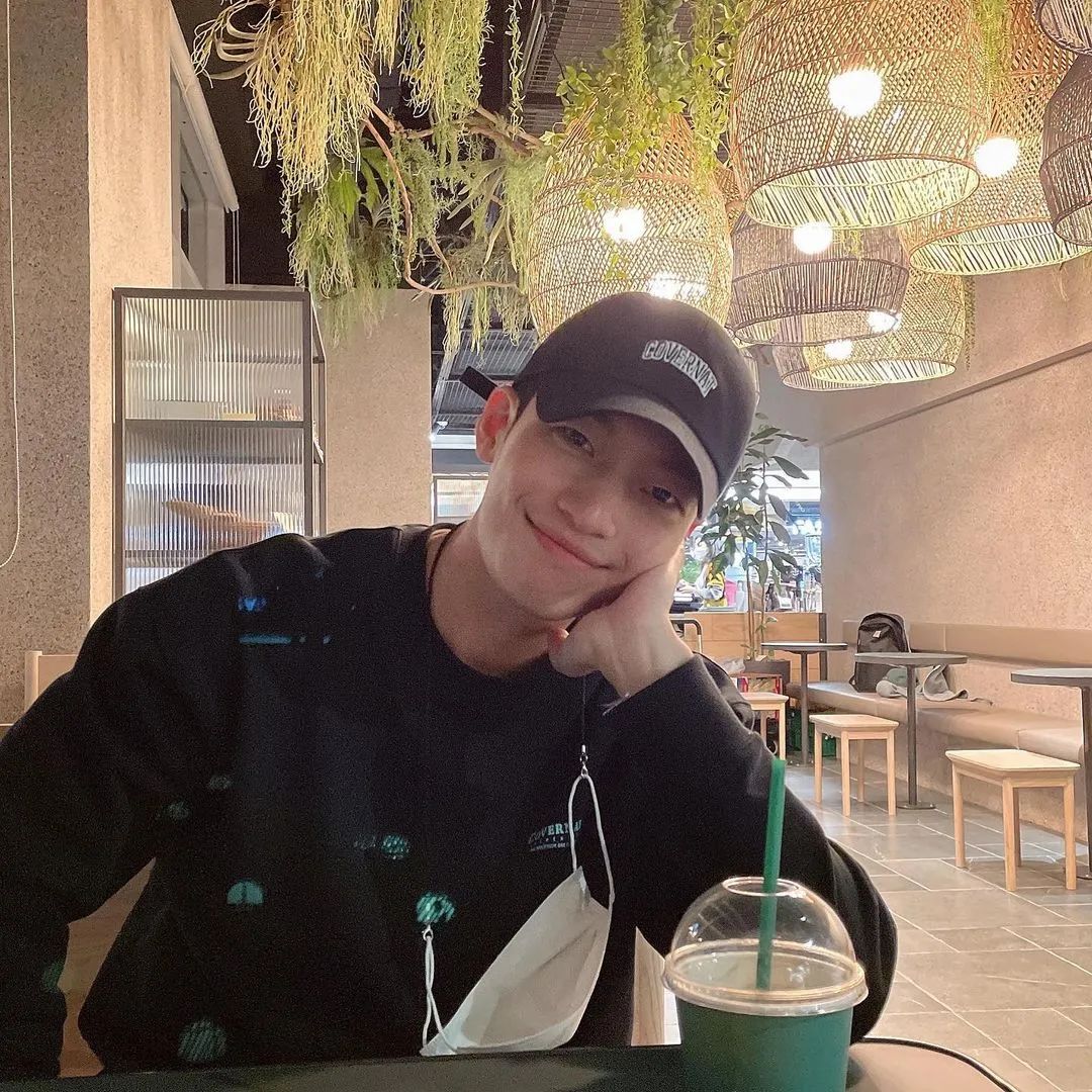 《鱿鱼游戏》让他迷倒无数少女!这样的男友风穿搭你可吗?休闲区蓝鸢梦想 - Www.slyday.coM 《鱿鱼游戏》让他迷倒无数少女!这样的男友风穿搭你可吗?休闲区蓝鸢梦想 - Www.slyday.coM