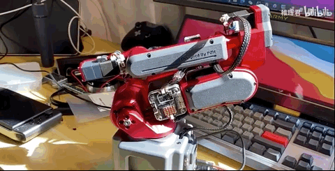 华为天才少年自制机械臂!能给葡萄缝针的那种,成本1万块,网友:能把脑子开源一下?休闲区蓝鸢梦想 - Www.slyday.coM 华为天才少年自制机械臂!能给葡萄缝针的那种,成本1万块,网友:能把脑子开源一下?休闲区蓝鸢梦想 - Www.slyday.coM