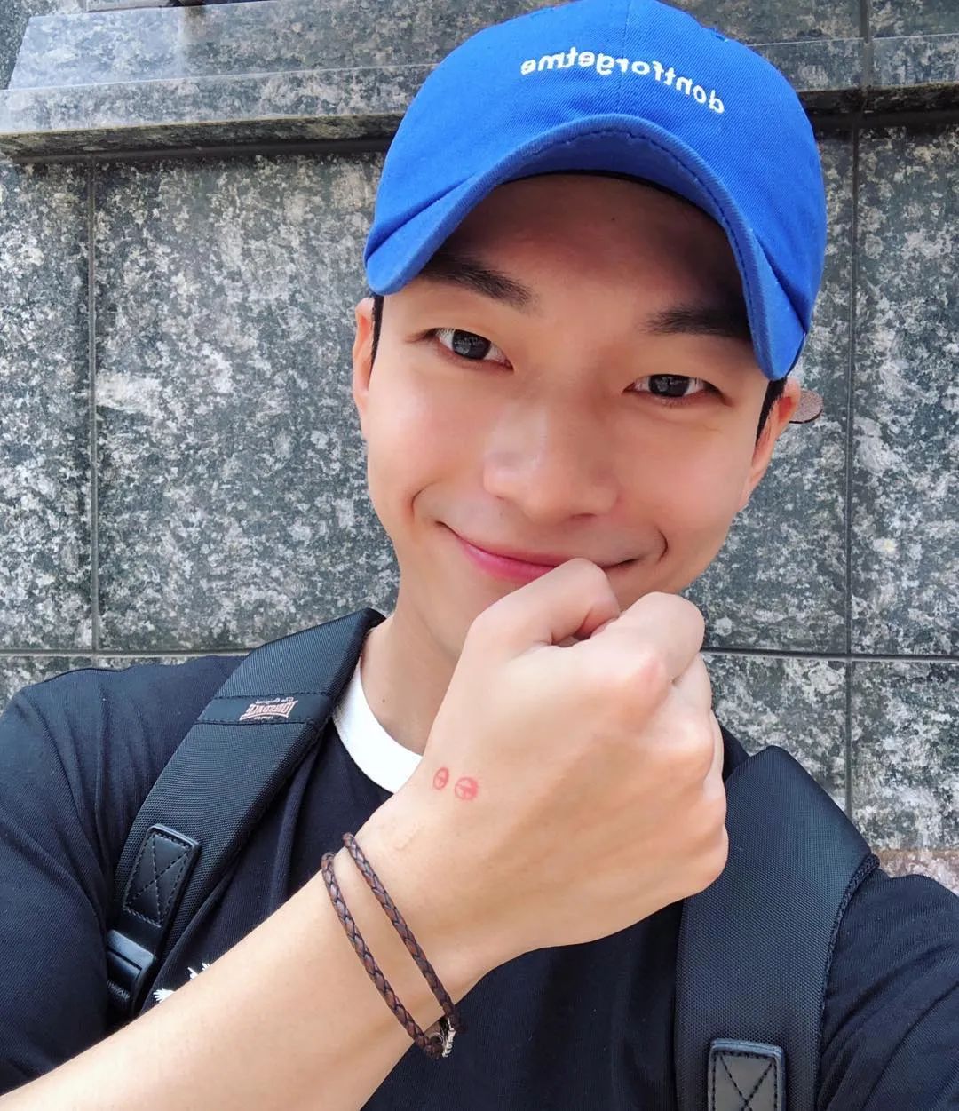 《鱿鱼游戏》让他迷倒无数少女!这样的男友风穿搭你可吗?休闲区蓝鸢梦想 - Www.slyday.coM 《鱿鱼游戏》让他迷倒无数少女!这样的男友风穿搭你可吗?休闲区蓝鸢梦想 - Www.slyday.coM