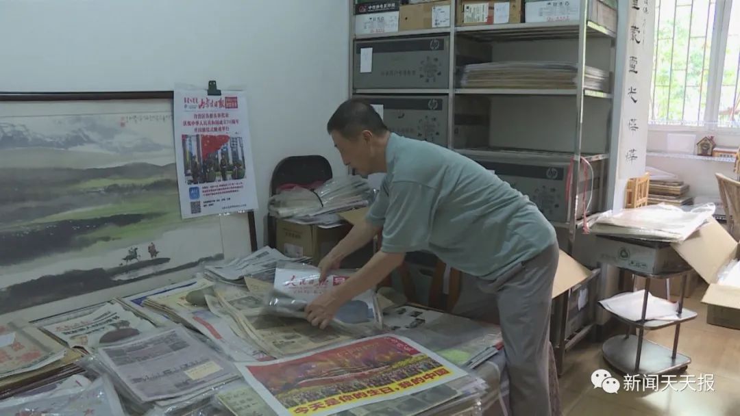 乐山老人收藏三万份报纸,见证新中国成立72年以来的发展变化!休闲区蓝鸢梦想 - Www.slyday.coM 乐山老人收藏三万份报纸,见证新中国成立72年以来的发展变化!休闲区蓝鸢梦想 - Www.slyday.coM