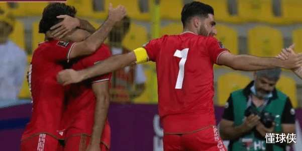 1-0，国足老苦主又爆发，3连胜后难刹车，狂砍9分反超<a href=