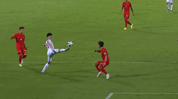 替补罪人被揪出,散步防守+染黄,输球后,越南一反应打脸国足