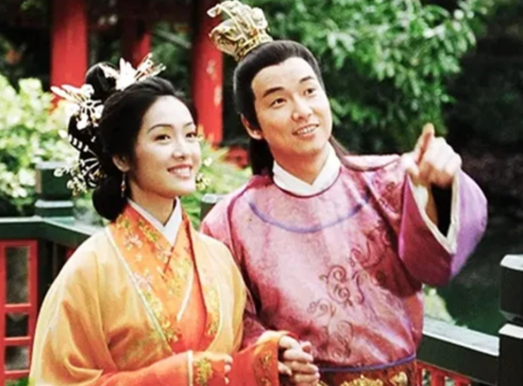 TVB的“斯文败类”,因咸猪手事件退圈,如今卖保险发福变肿 TVB的“斯文败类”,因咸猪手事件退圈,如今卖保险发福变肿