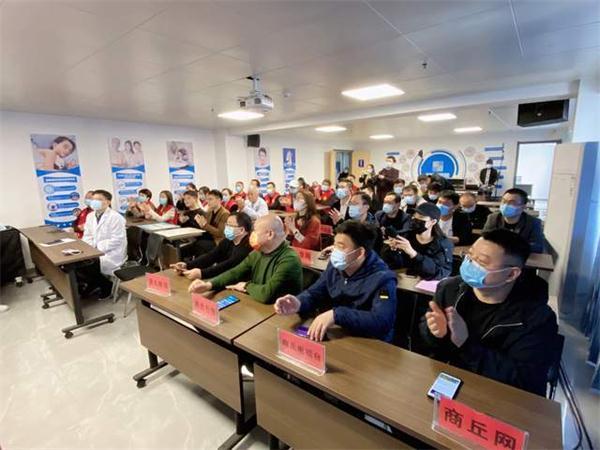 “视未来 享光明”致敬抗疫英雄 飞秒摘镜公益活动启动