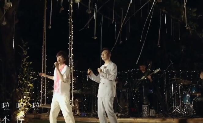 周传雄与康辉罕见同台合唱 两人深情对唱默契度满分休闲区蓝鸢梦想 - Www.slyday.coM 周传雄与康辉罕见同台合唱 两人深情对唱默契度满分休闲区蓝鸢梦想 - Www.slyday.coM