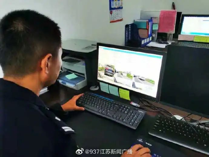 近百辆走应急车道车辆被举报,处罚来了!休闲区蓝鸢梦想 - Www.slyday.coM 近百辆走应急车道车辆被举报,处罚来了!休闲区蓝鸢梦想 - Www.slyday.coM