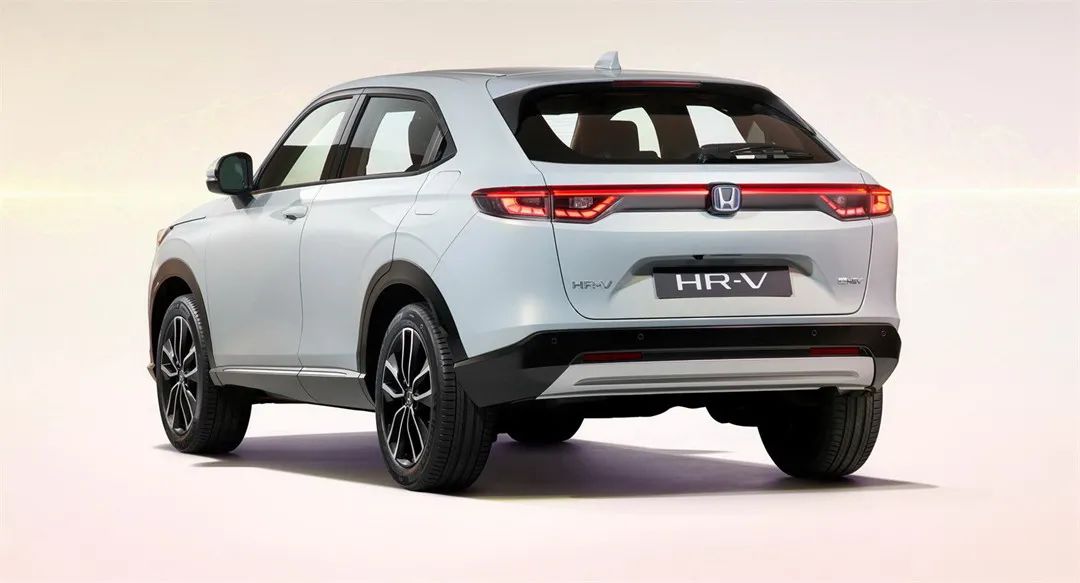 2022款本田suv,新款crv本田2022款 同样地,也将会与2022款的本田hr-v保持高度一致,档把则将会换成旋钮式