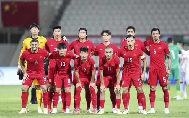 国足世预赛绝杀越南反思！球队进攻乏术战术单调，主教练固执己见