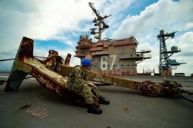 1分钱卖航母买一送一,美国海军挥泪大甩卖,为何轮不到<a href=