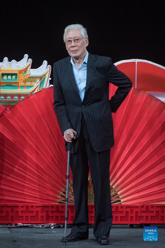 Chinese actor Jiao Huang receives lifetime achievement award from the China Federation of Literacy and Art Circles, at the opening ceremony of the 17th China Theater Festival in Wuhan, central China's Hubei Province, Oct. 9, 2021. The 17th China Theater Festival, a national theater and performing arts event, opened on Saturday in Wuhan. Altogether 31 plays of various genres from across the country, including Peking Opera and Kunqu Opera, are scheduled to be performed at the festival that runs through Oct. 28. (Xinhua/Xiao Yijiu)