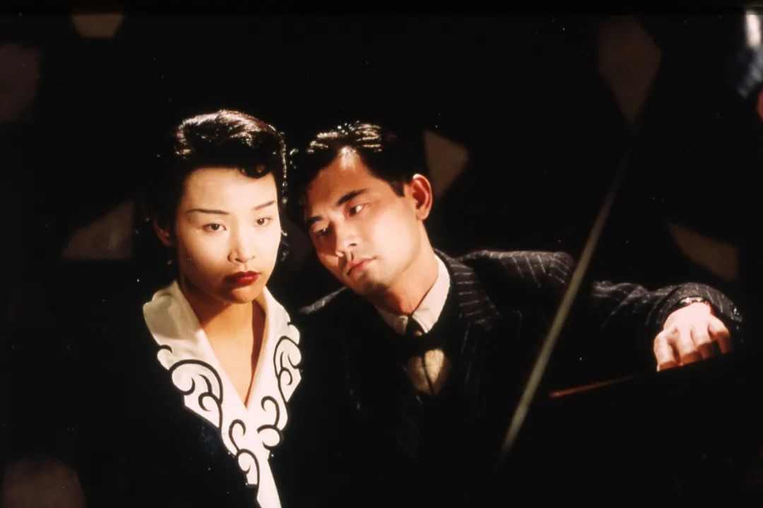 《第一炉香》的选角争议,为什么张爱玲的故事总这么难拍?休闲区蓝鸢梦想 - Www.slyday.coM 《第一炉香》的选角争议,为什么张爱玲的故事总这么难拍?休闲区蓝鸢梦想 - Www.slyday.coM