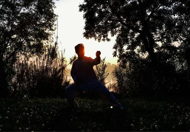 不同阶段练习太极拳最常见的11种错误!建议拳友都看看休闲区蓝鸢梦想 - Www.slyday.coM 不同阶段练习太极拳最常见的11种错误!建议拳友都看看休闲区蓝鸢梦想 - Www.slyday.coM