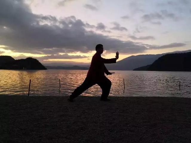 不同阶段练习太极拳最常见的11种错误!建议拳友都看看休闲区蓝鸢梦想 - Www.slyday.coM 不同阶段练习太极拳最常见的11种错误!建议拳友都看看休闲区蓝鸢梦想 - Www.slyday.coM