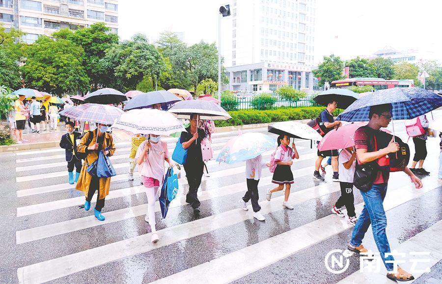 双台风前后来袭 广西“退烧”后风雨大戏接连上演