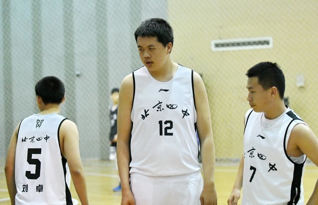 王治郅被记者刁难：为何你儿子国籍在<a href=