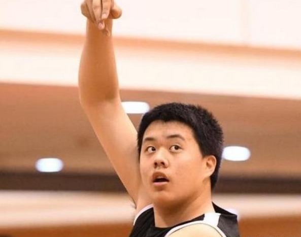 王治郅被记者刁难：为何你儿子国籍在<a href=