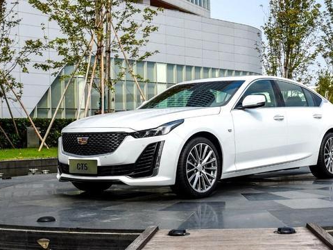 打完折比宝马3系更香？降价2000元的凯迪拉克CT5还值不值