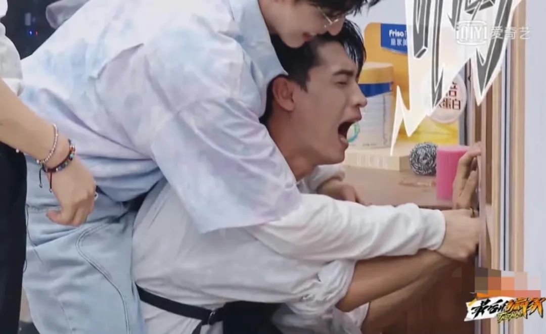 关晓彤当团宠，李易峰化身梗王，这档综艺绝了！