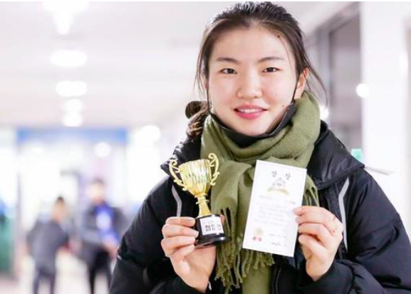 为队友出局欢呼！当面给中国选手加油 24岁<a href=