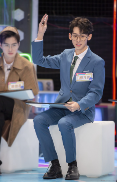 关晓彤当团宠，李易峰化身梗王，这档综艺绝了！