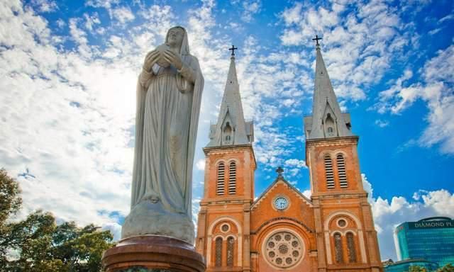 越南“最大”的教堂,粉色外衣萌翻每一位游客的心,你去过吗