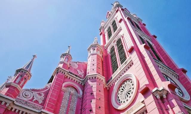 越南“最大”的教堂,粉色外衣萌翻每一位游客的心,你去过吗
