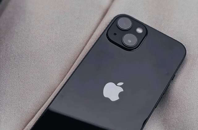 手持iphone12照片,iphone12照片手机 理性分析手持iphone12有必要换13吗
