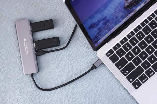 怎么连接外置屏 d59b-9bb429db8b95679656493f6abbf8d3e7.jpg