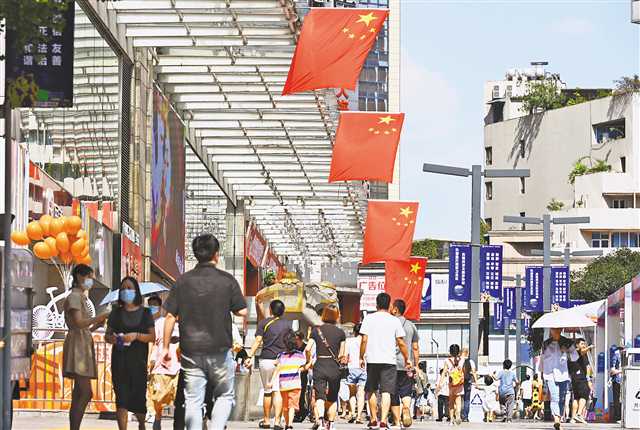 国庆期间,沙坪坝区三峡广场热闹非凡。(资料图片)特约摄影 孙凯芳\视觉重庆