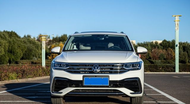 途观380tsi报价,途观380tsi 实拍2022款途观l标配20t引擎380tsi版本提供7座