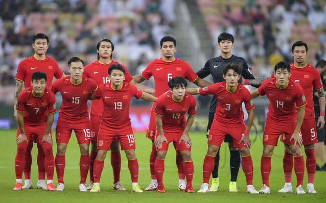 4轮3分!小组仅领先于越南,国足出线概率0.04%,又一个4年浪费了
