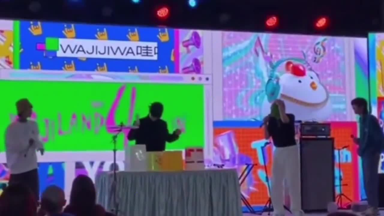 哇唧唧哇开年会肖战特殊原因未露面他与龙丹妮解约实锤了