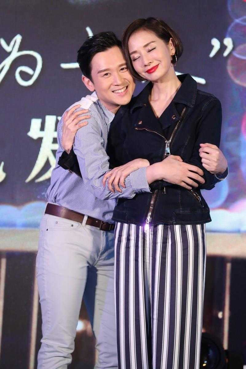 61岁毛舜筠风采依旧，穿黑T恤仍有女神范，这气质同龄人比不了