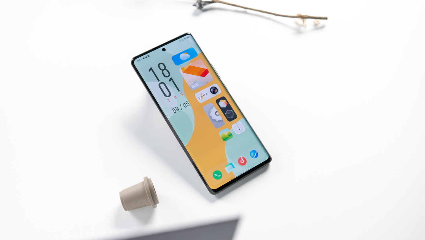 vivox70pro壁纸图片,vivox50pro壁纸图片 弱化ois四摄带来的凸出感?vivo x70 pro 的设计绝了