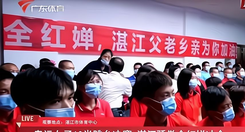 拉起大横幅祝福全红婵!女市长穿大红外套庆祝,红姐老爸激动捧花休闲区蓝鸢梦想 - Www.slyday.coM 拉起大横幅祝福全红婵!女市长穿大红外套庆祝,红姐老爸激动捧花休闲区蓝鸢梦想 - Www.slyday.coM