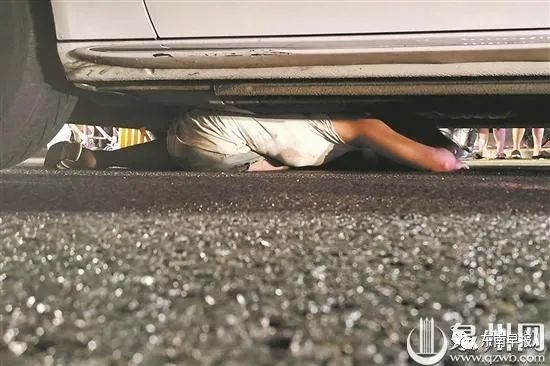 这样喝酒要不得!一女醉卧刺桐路,被卷入车底……休闲区蓝鸢梦想 - Www.slyday.coM 这样喝酒要不得!一女醉卧刺桐路,被卷入车底……休闲区蓝鸢梦想 - Www.slyday.coM