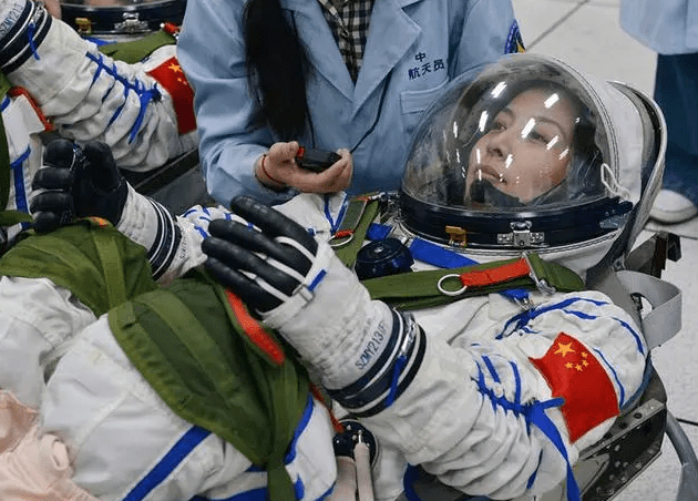 好飒!中国空间站首位女航天员,竟然这么“大有来头”!休闲区蓝鸢梦想 - Www.slyday.coM 好飒!中国空间站首位女航天员,竟然这么“大有来头”!休闲区蓝鸢梦想 - Www.slyday.coM
