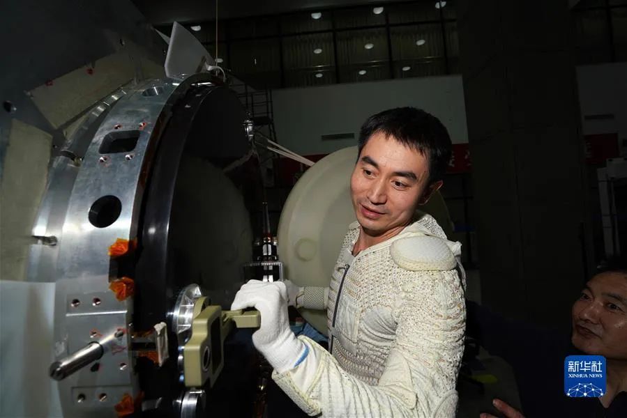2021年3月31日,叶光富参加工效实验。图源:新华社