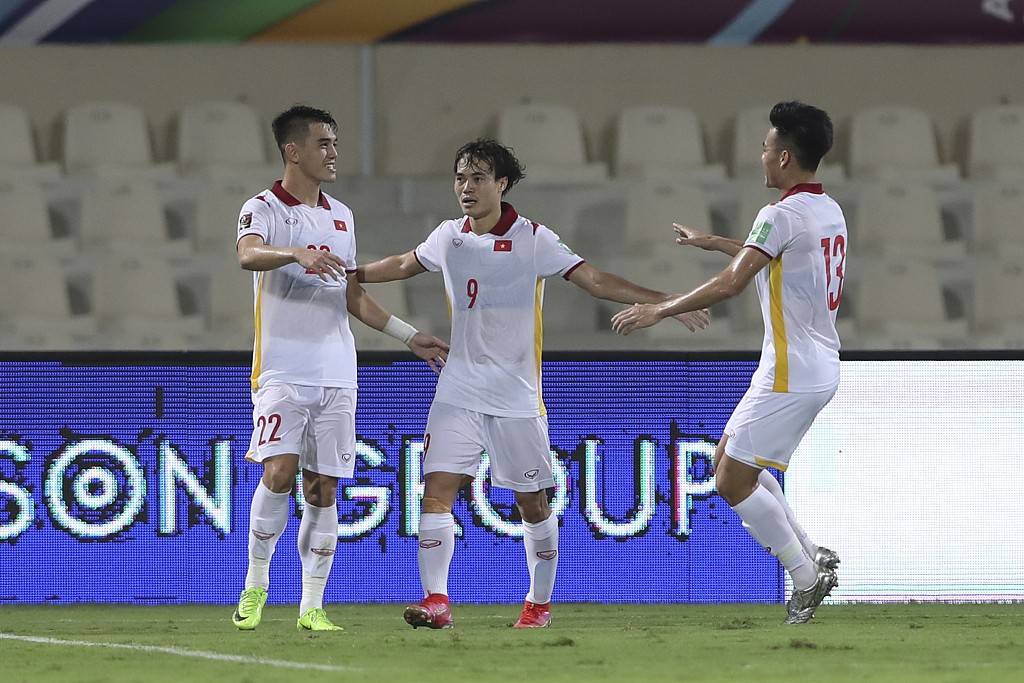 晚上6点！亚足联公布争议决定，越南前锋成赢家，球迷们骂声一片