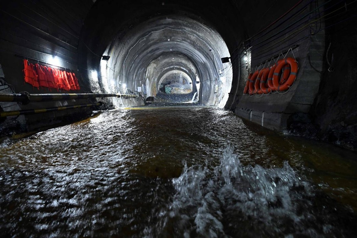 中国基建实力彻底暴露？在云贵高原建造2800亿隧道，<a href=