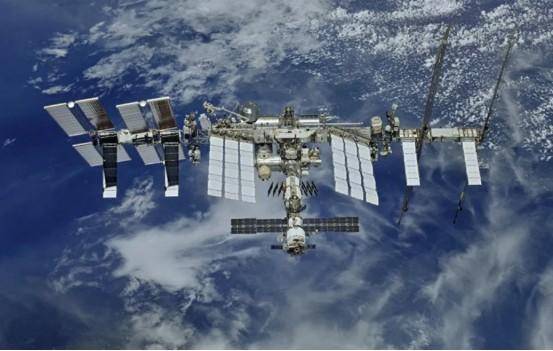 国际空间站在太空中失去方位半小时休闲区蓝鸢梦想 - Www.slyday.coM 国际空间站在太空中失去方位半小时休闲区蓝鸢梦想 - Www.slyday.coM