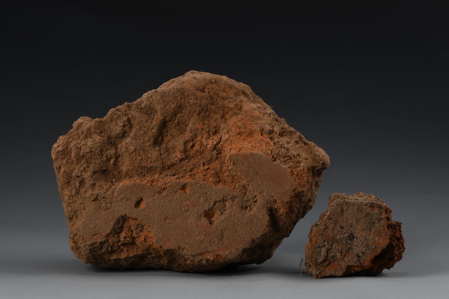 仰韶村遗址发现的“混凝土”（央广网发 魏兴涛 摄）