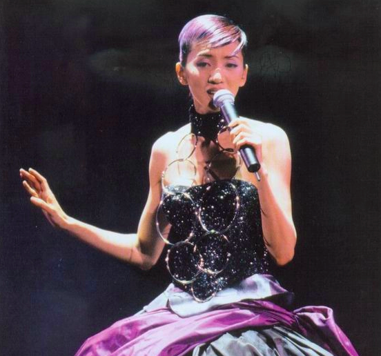 赵文卓庆祝结婚10周年,搂妻子合照秀恩爱,两人被指显夫妻相休闲区蓝鸢梦想 - Www.slyday.coM 赵文卓庆祝结婚10周年,搂妻子合照秀恩爱,两人被指显夫妻相休闲区蓝鸢梦想 - Www.slyday.coM